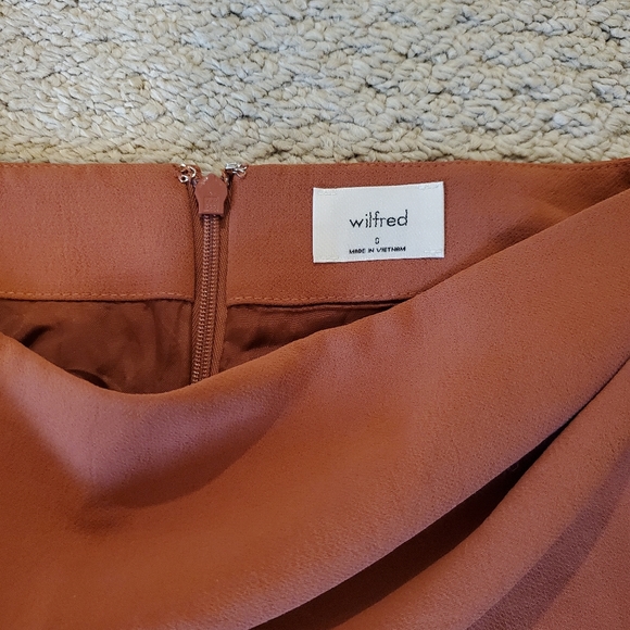Aritzia skirt - Picture 2 of 2
